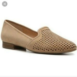 Crown Vintage Penelope Perforated Tan Flats Size 9.5
